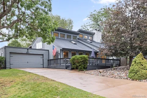 8277 Carriage Lane