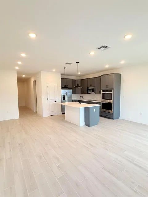 121 SE BIRCH TERRACE