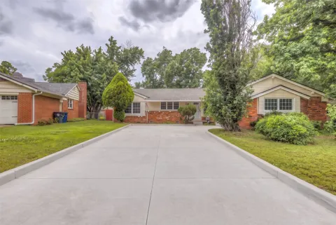 4416 E 58th Place