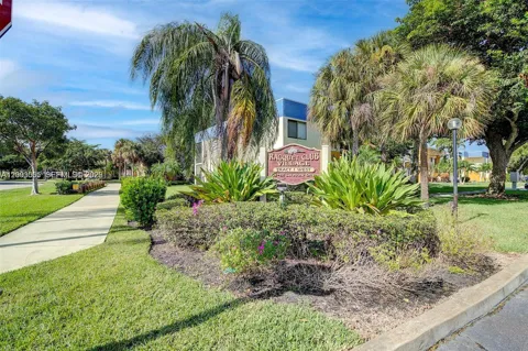 165 Lakeview Dr #201