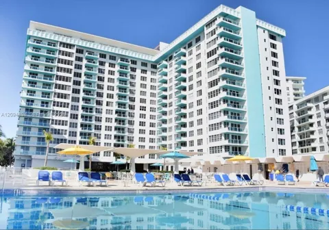 5101 Collins Ave #11N