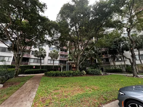 4222 Inverrary Blvd #4305