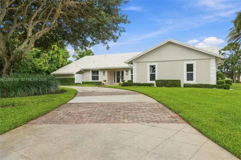 444 Glenbrook Dr