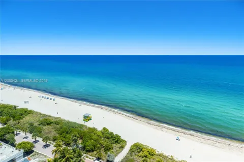 5445 Collins Ave #BAY12