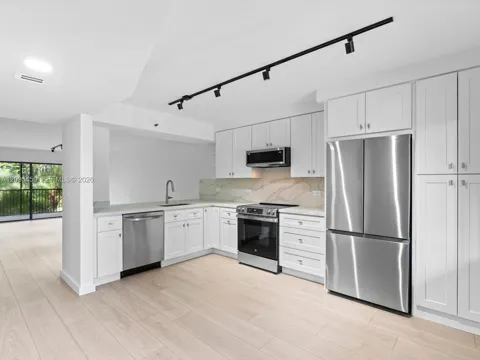 2200 S Cypress Bend Dr #303