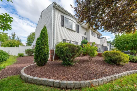 62 Pinho Avenue
