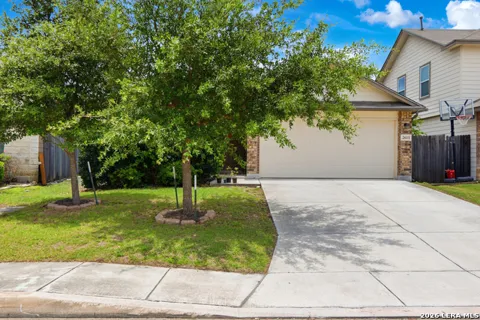 2611 LIVE OAK PASS