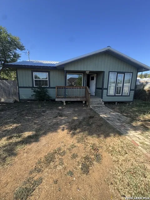 818 W Brazos
