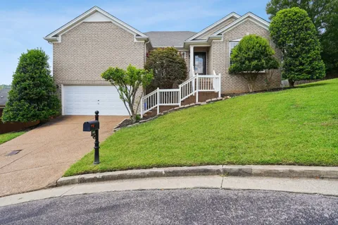 805 Waterloo Ct