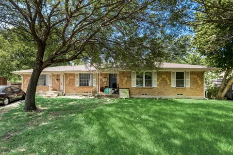 902 Spring Valley #A Plaza