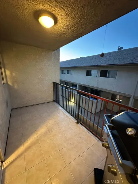 7641 Reseda Blvd