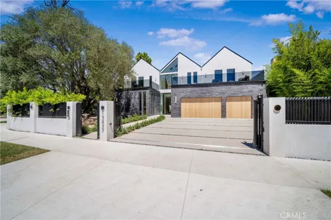 15457 Valley Vista Boulevard