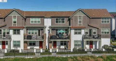 3987 Dobbins Loop