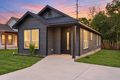 738 Chihuahua Street