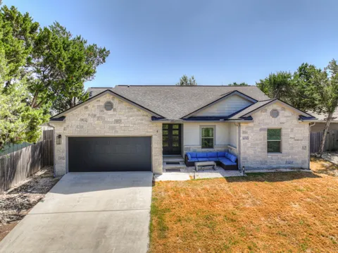 570 Forest Crest