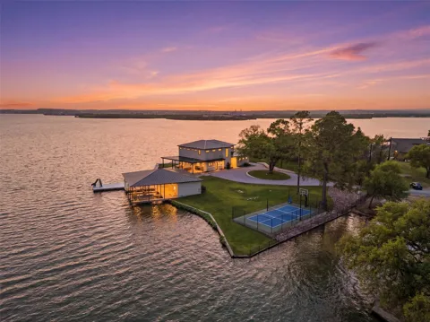 421 Hillview Drive