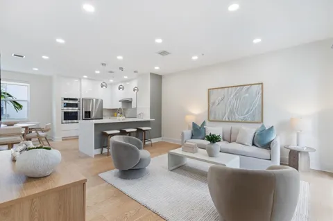 23 NW 4TH AVENUE