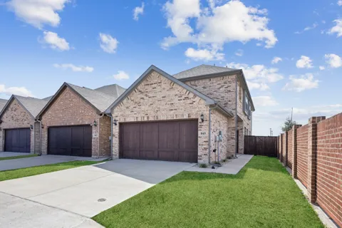 845 Eaglescliffe Landing
