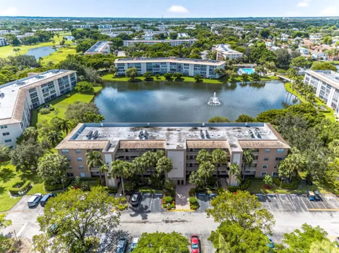 1904 BERMUDA CIRCLE #D1