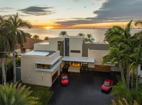 360 Harbor Dr