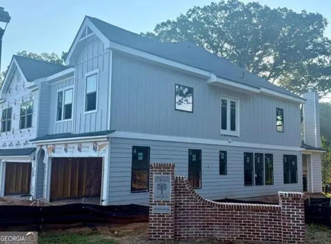 1977 Walton Court