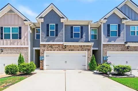 102 Hampton Circle