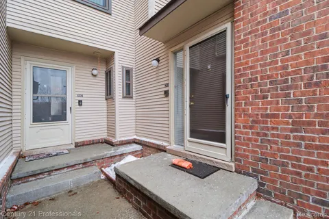 6680 Ridgefield Circle #102