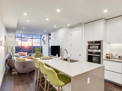 501 West Avenue #3202
