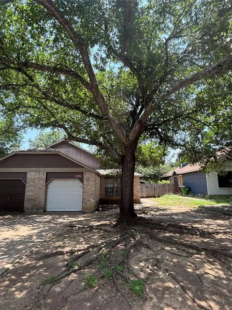 2033 REDWING WAY