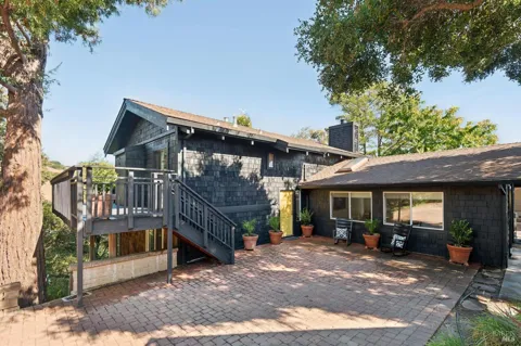 34 Tomahawk Drive