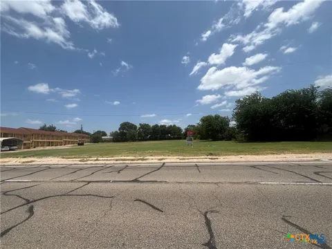 801 E VETERANS MEMORIAL BOULEVARD