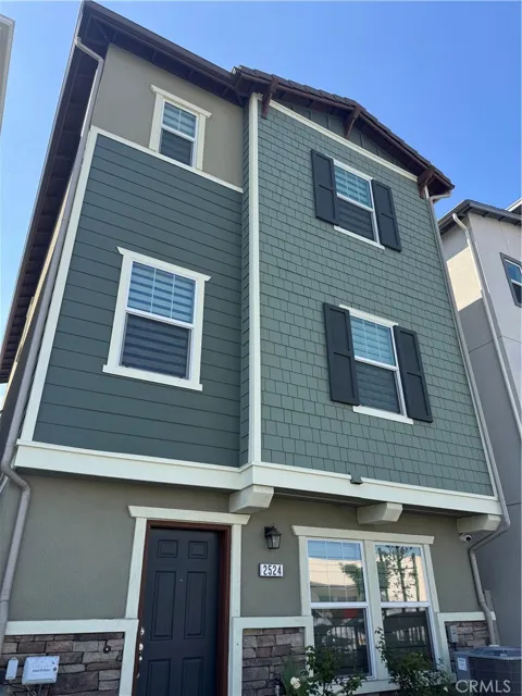 2524 Iconic Street