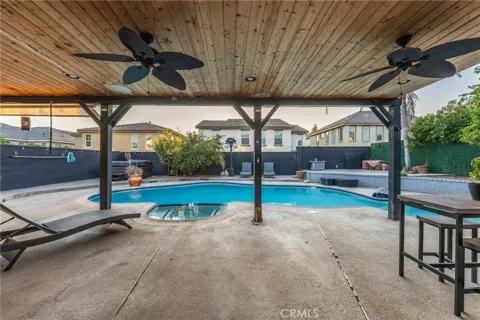 1527 Fairwood Way
