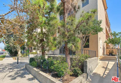 104 S Hayworth Avenue #103