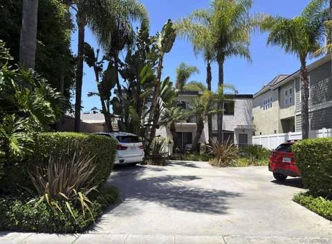 1112 Thomas Avenue