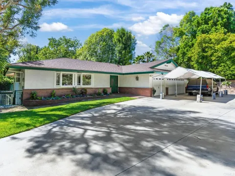 33 Empty Saddle Lane