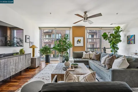 438 W Grand Ave #405
