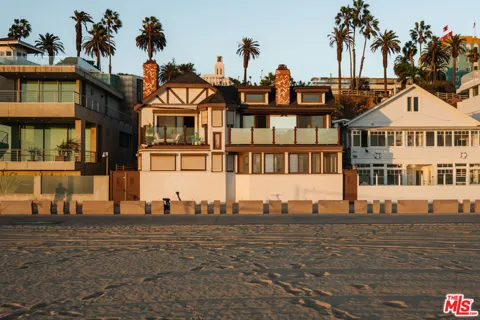 1366 Palisades Beach Road
