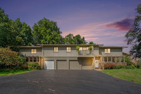 3872 Greenleaf Circle