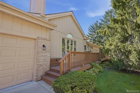 21895 River Ridge Trail
