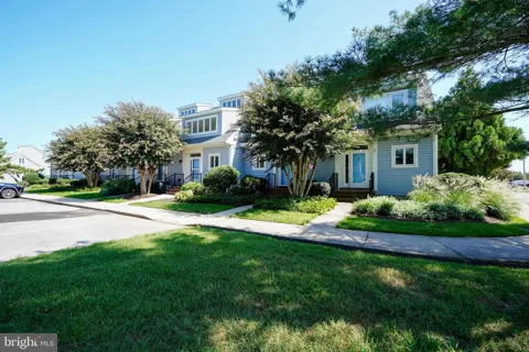 6 HENLOPEN GDNS