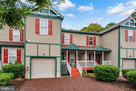 323 YACHT CLUB DRIVE