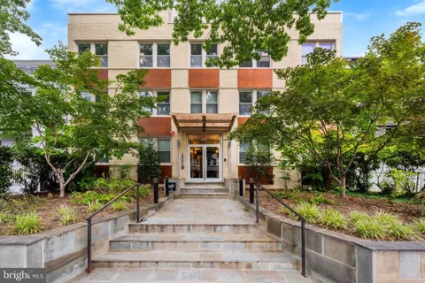 617 JEFFERSON STREET NW #204