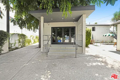 2614 Alsace Avenue