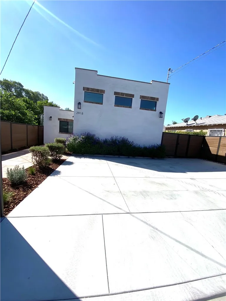 291 6th Upland, CA 91786