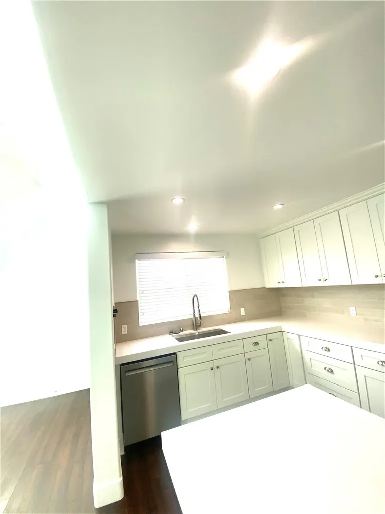 291 6th Upland, CA 91786