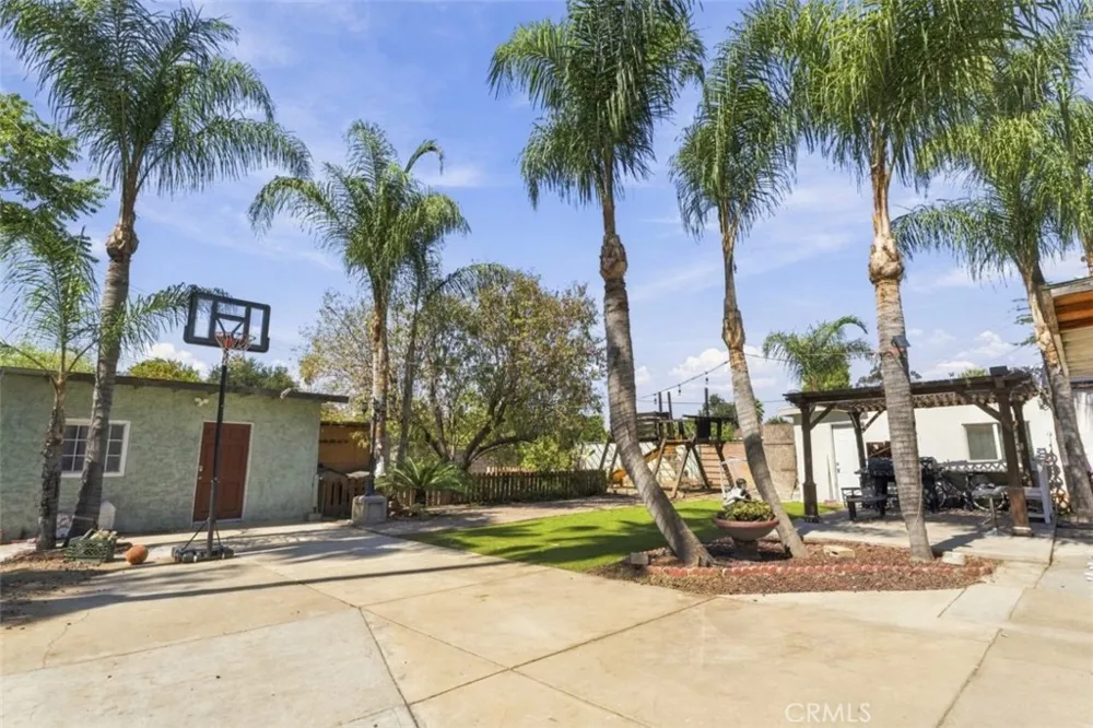 742 Terrace San Bernardino, CA 92410