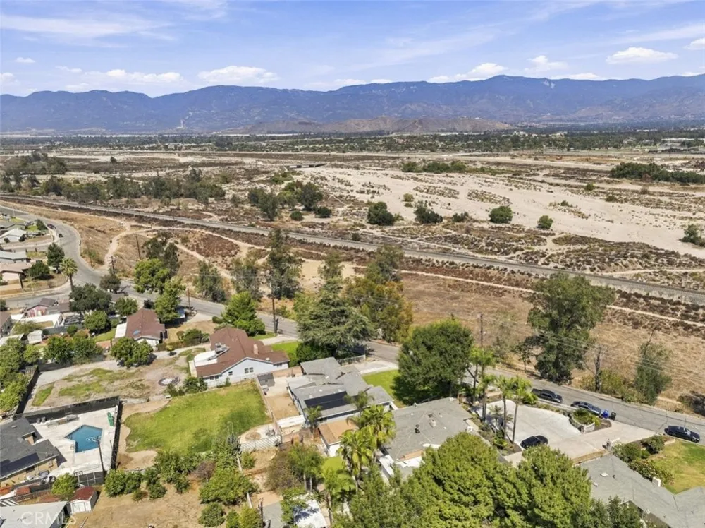 742 Terrace San Bernardino, CA 92410