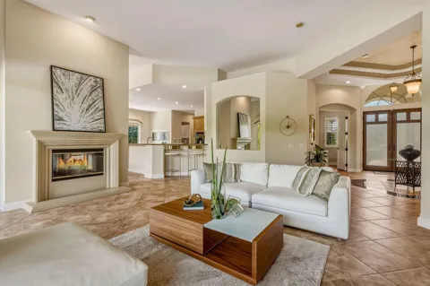 10 Porto Cielo Court