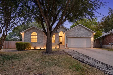 906 Hollow Trail Court